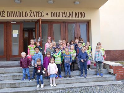 Návštěva městského divadla - Bacily a viry porazíme