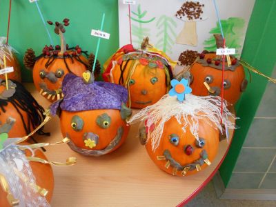 Příprava na Halloween - zdobení dýní